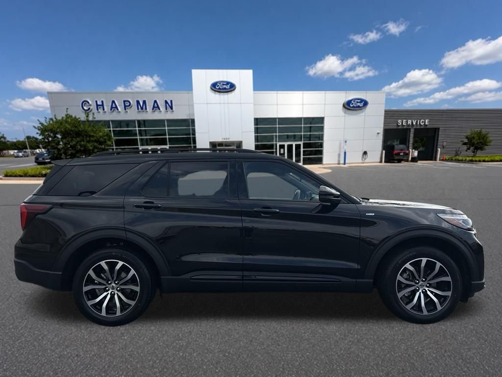 New 2027 Agate Black Metallic Ford ST-Line image 6