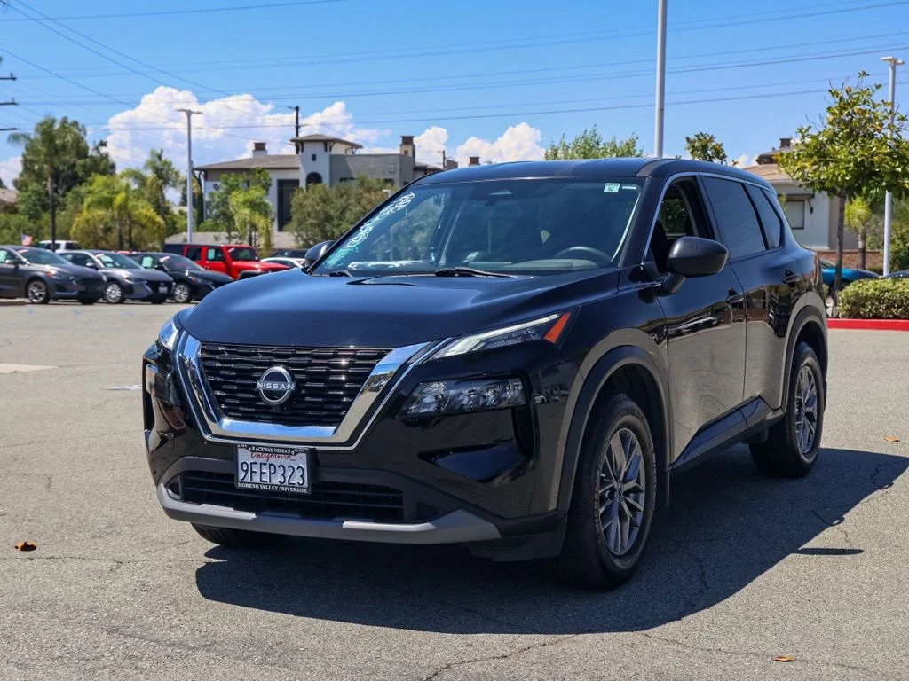 Used 2023 Black Nissan S image 7