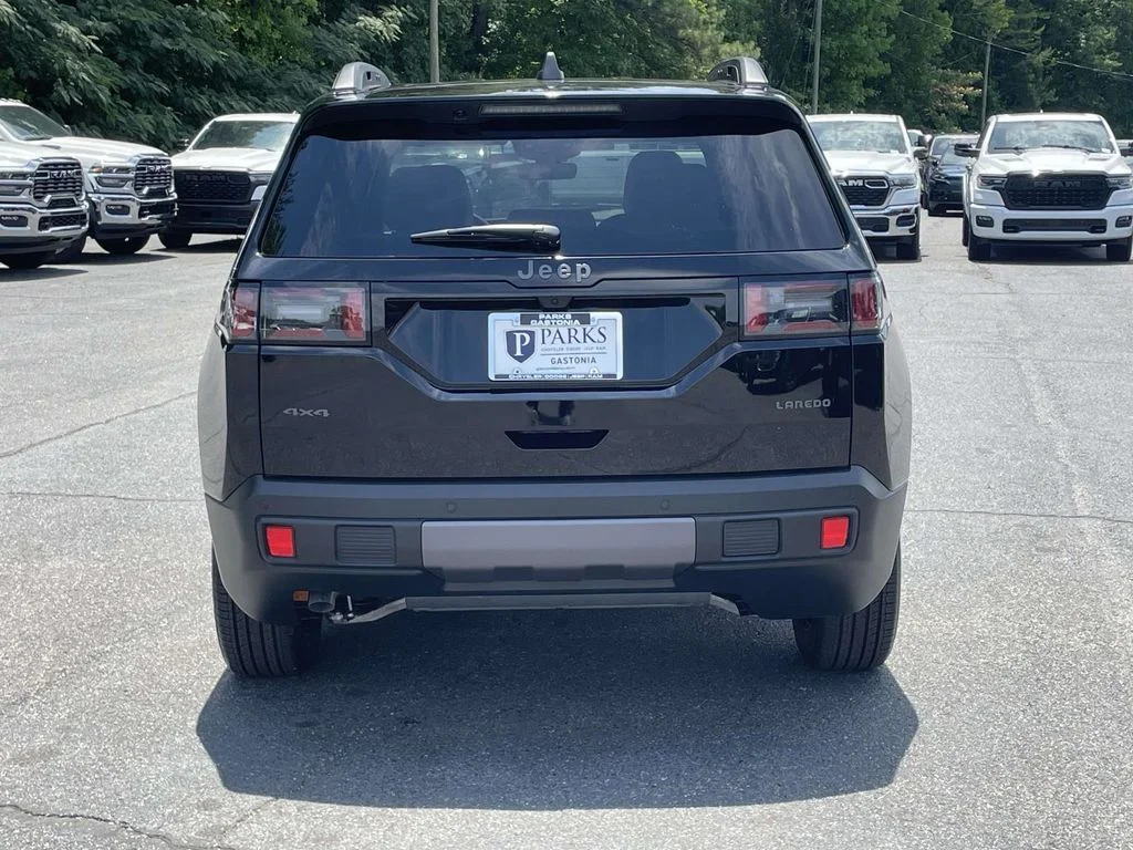 New 2026 Diamond Black Crystal Pearlcoat Jeep Laredo image 8