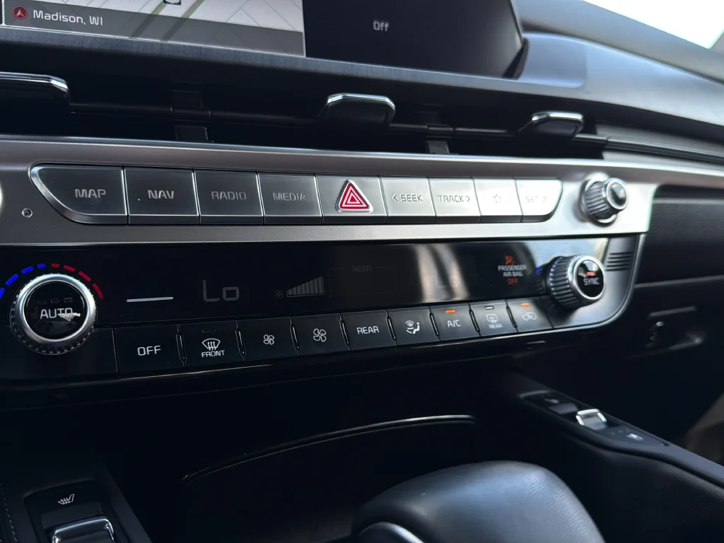 Used 2024 Glacial White Pearl Kia EX image 18