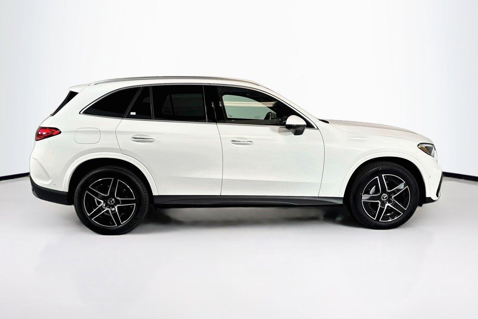 New 2026 Polar White Mercedes-Benz GLC 300 image 4