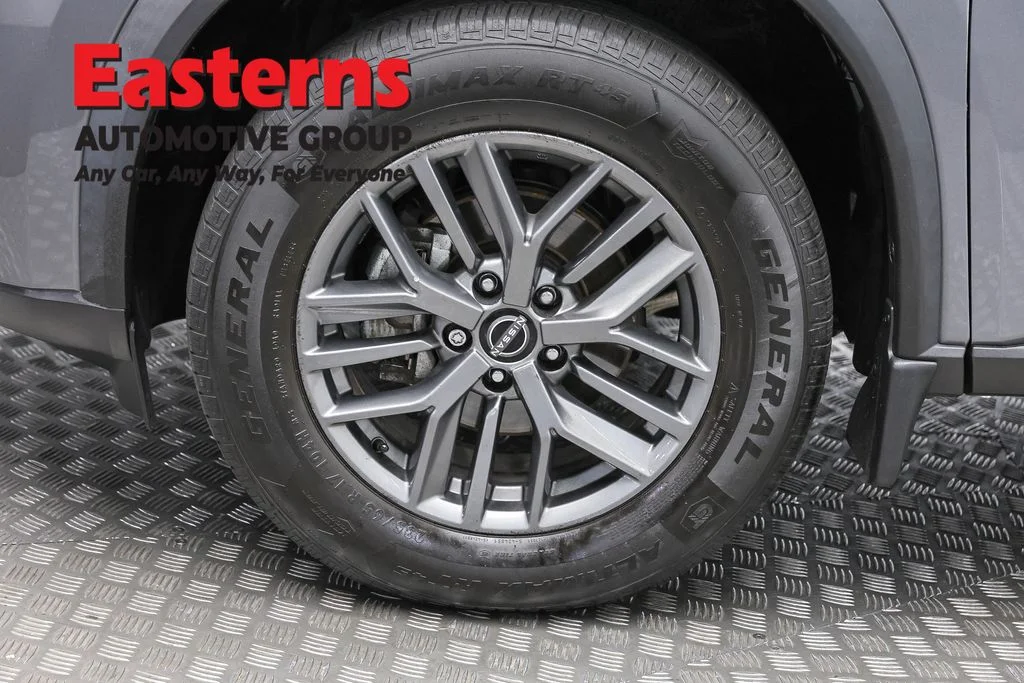 Used 2023 Gray Nissan S image 33
