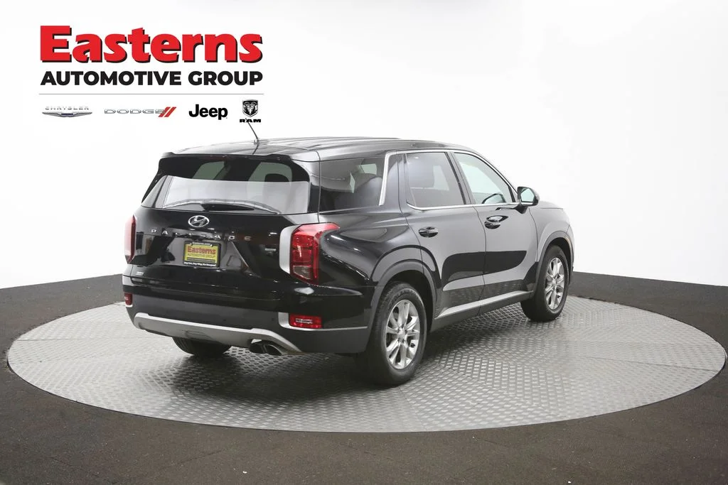 Used 2022 Black Hyundai SE image 42