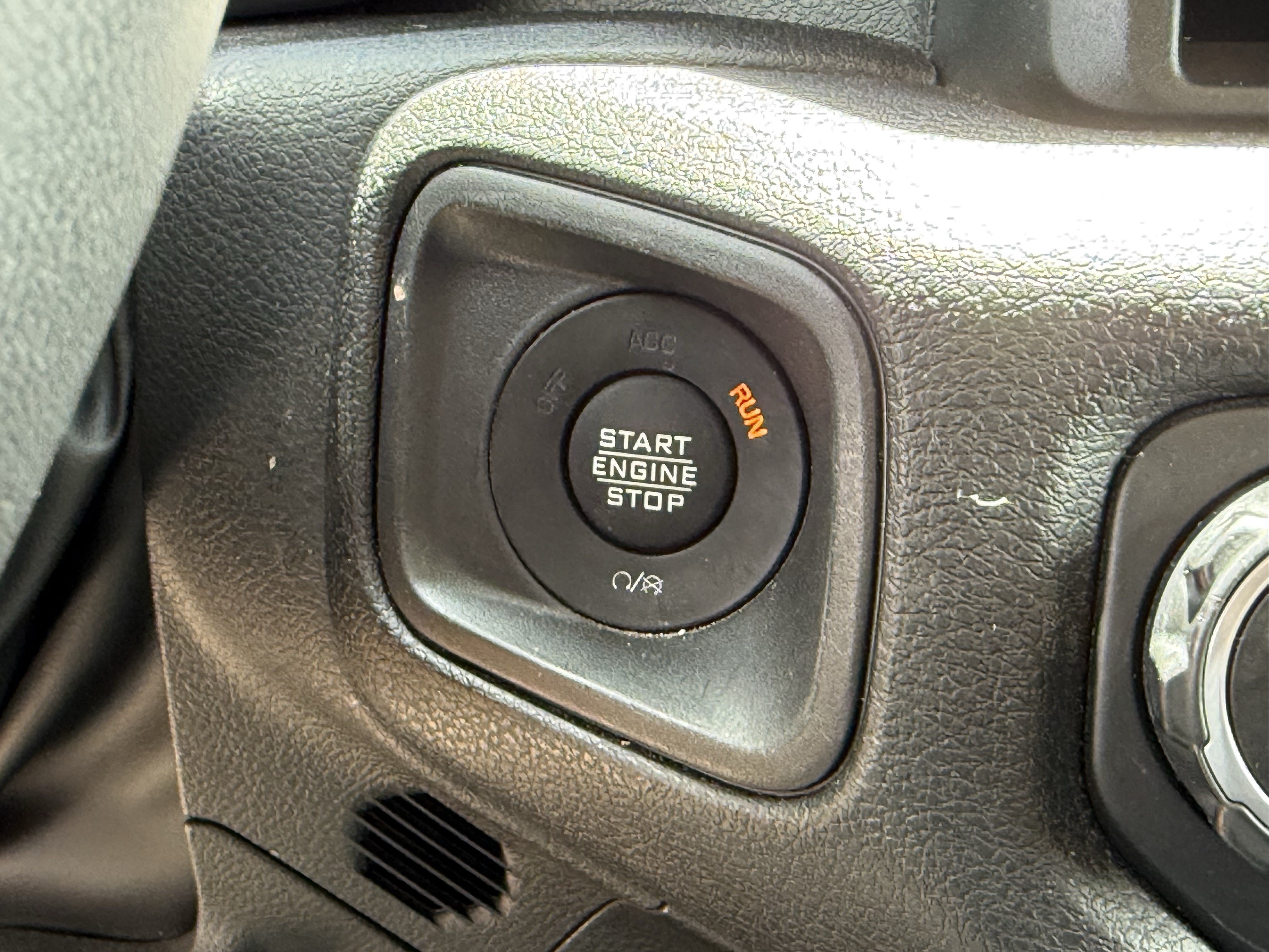 Used 2024 Granite Crystal Metallic Clearcoat Jeep  image 23