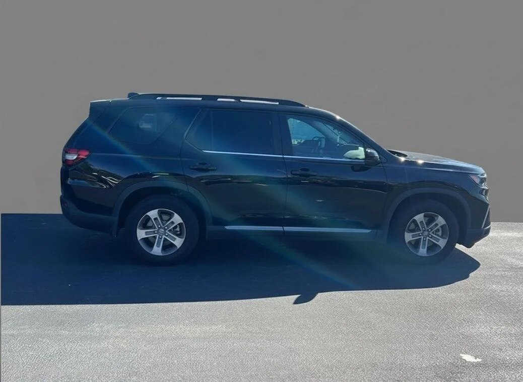 Used 2025 Crystal Black Pearl Honda EX-L image 5