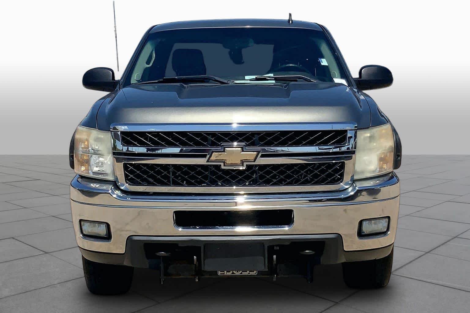 Used 2011 STEEL GREEN METALLIC Chevrolet LT image 3