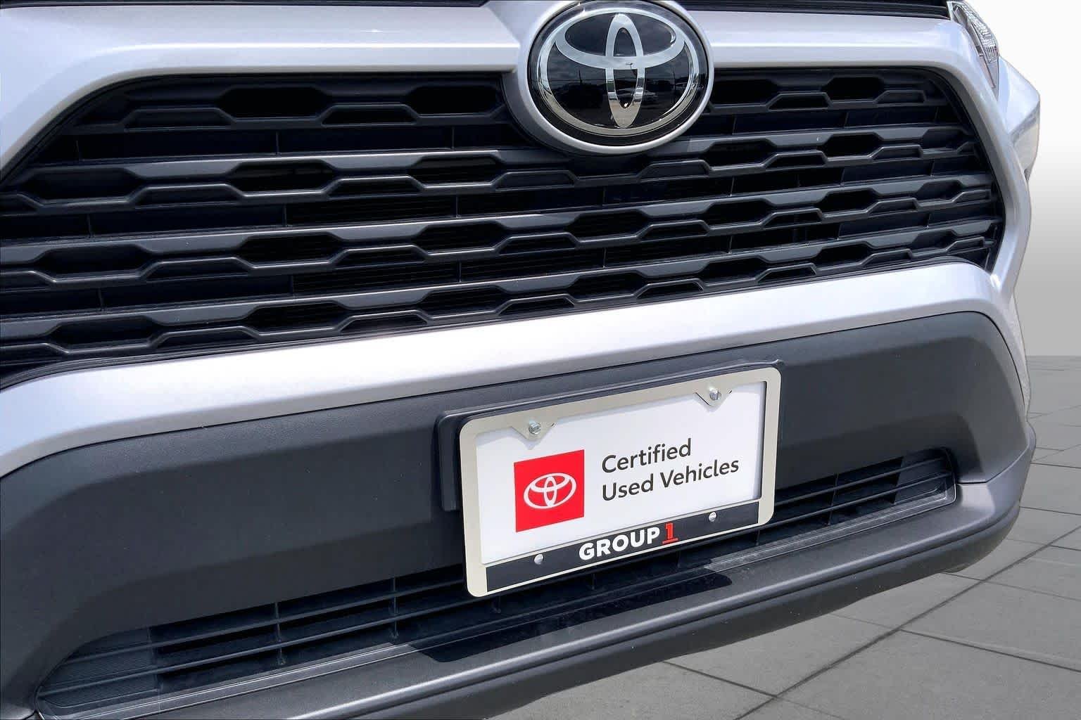 Used 2025 Silver Sky Metallic Toyota LE image 29