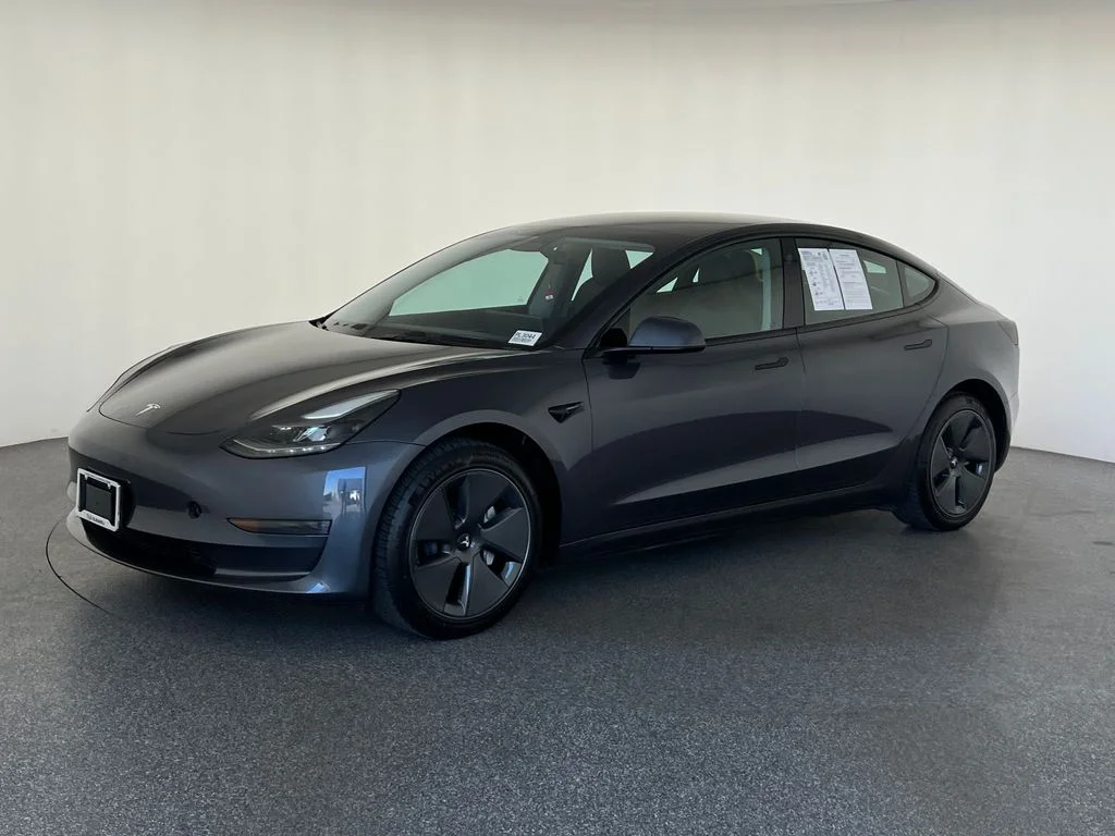 Used 2023  Tesla Base image 9