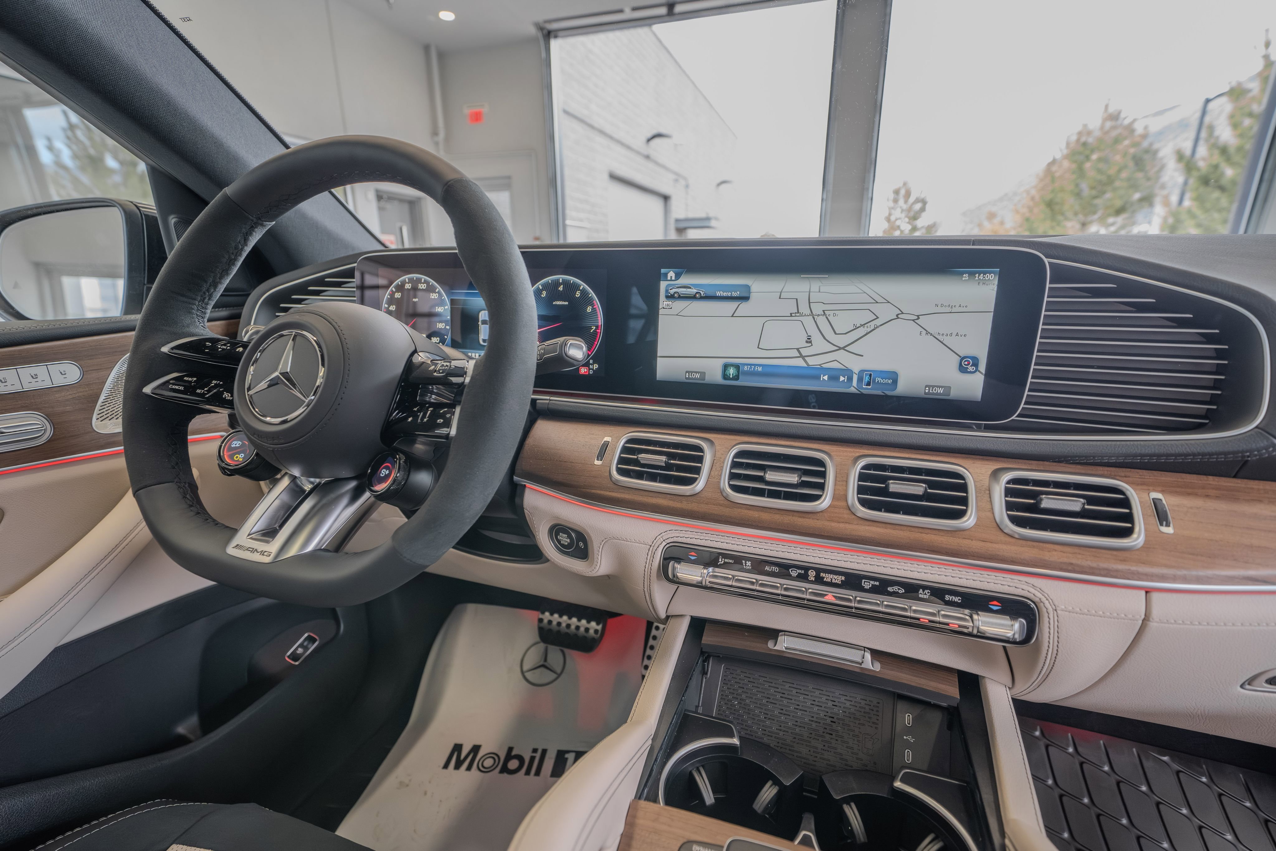New 2026 MANUFAKTUR Moonlight White Metallic Mercedes-Benz GLE 53 AMG® image 55