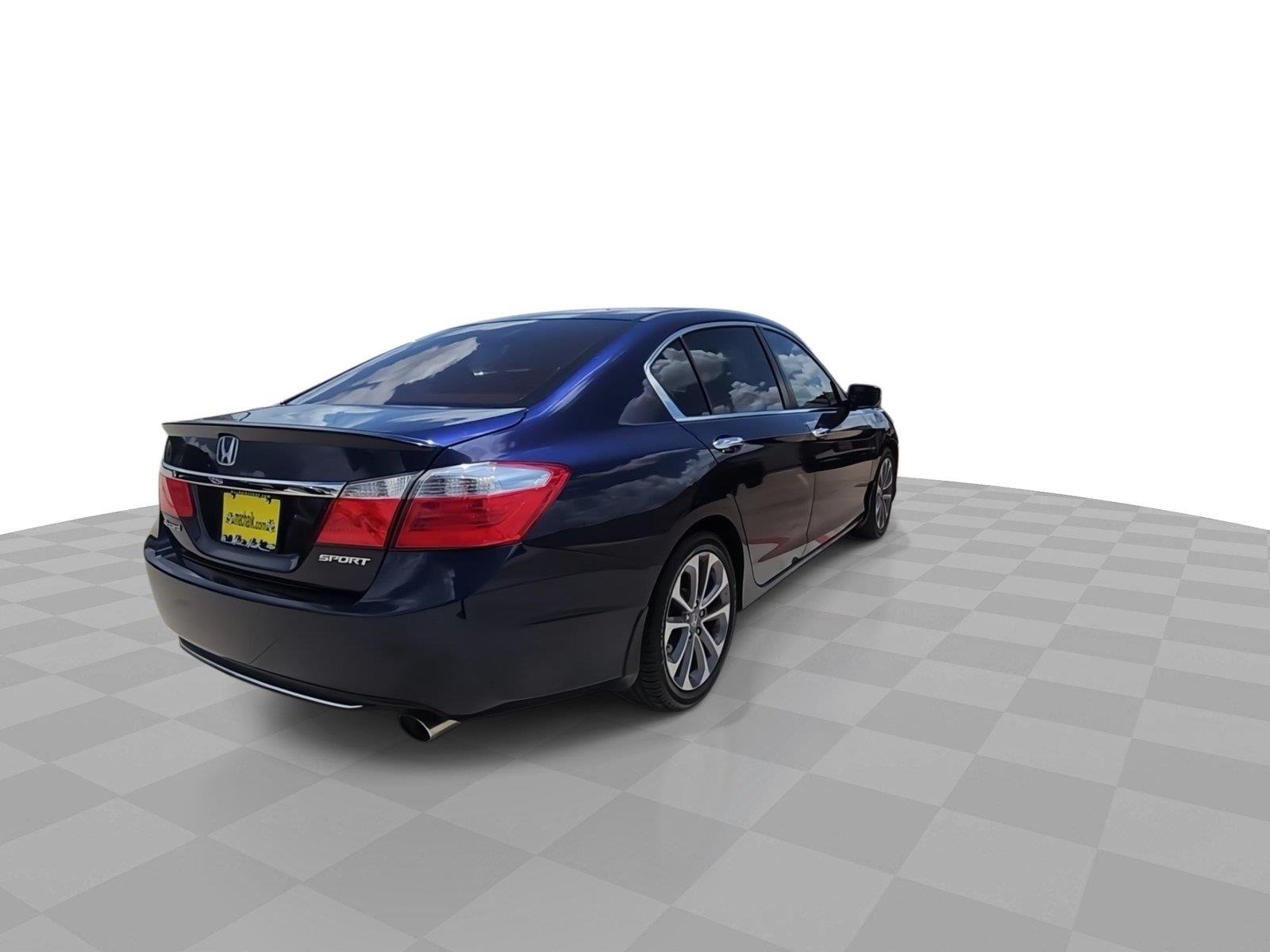 Used 2015  Honda Sport image 8