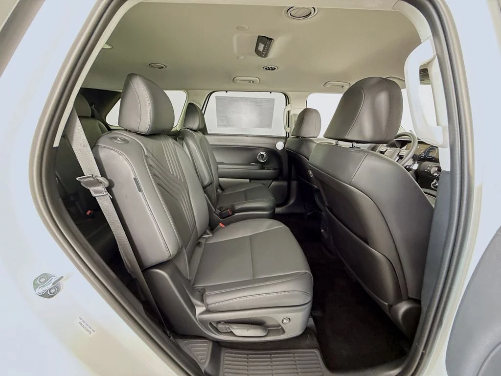 New 2026 Creamy White Pearl Hyundai SEL 7P image 28