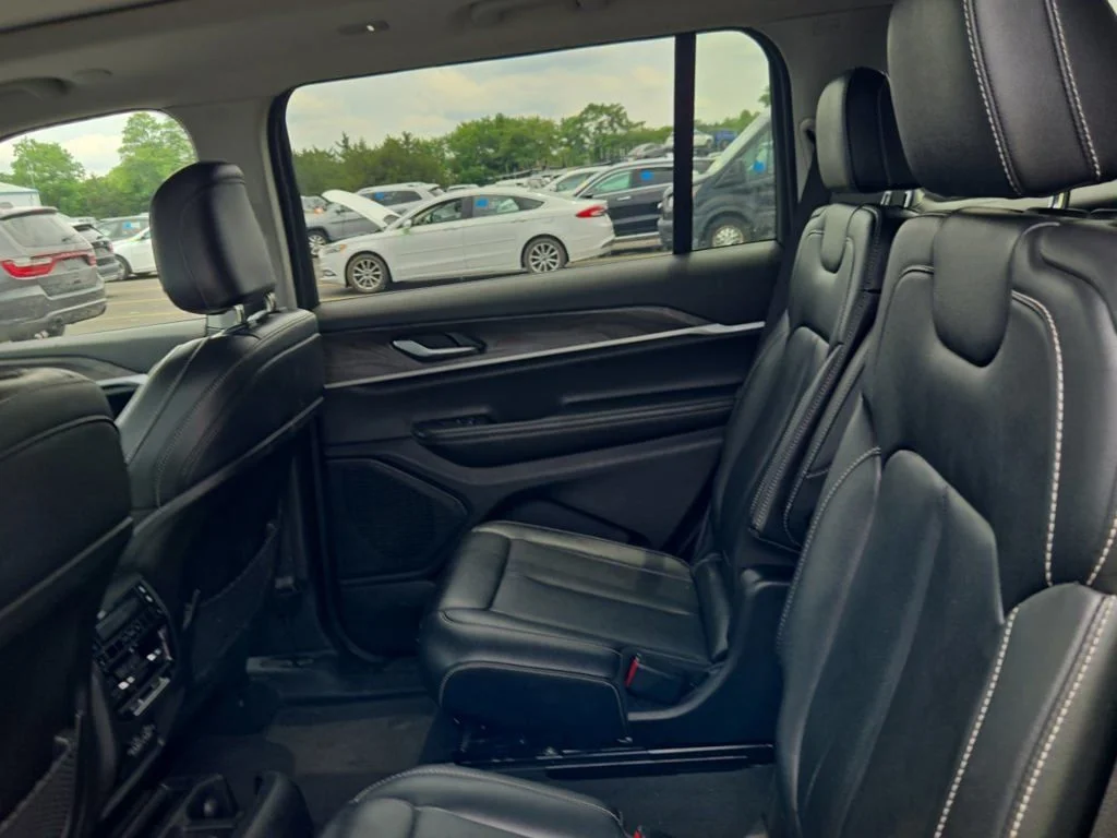 Used 2023 Black Jeep Limited image 3