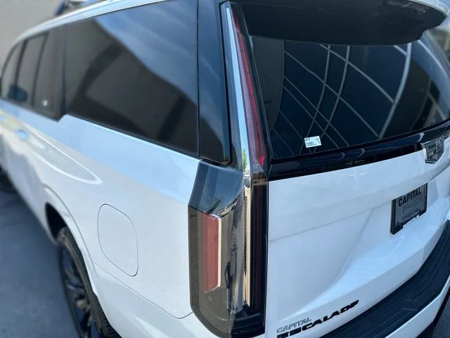 Used 2023 White Cadillac Sport Platinum image 27