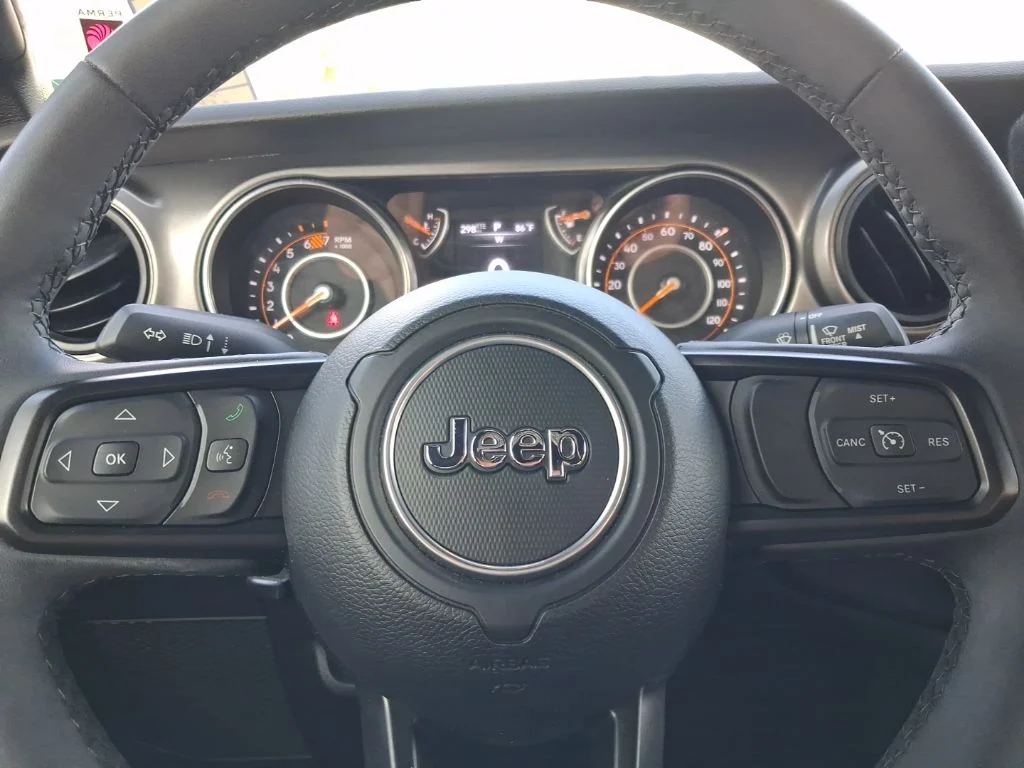 Used 2023 Black Jeep Sport S image 30