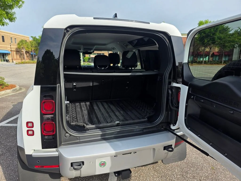 Used 2023  Land Rover S image 35