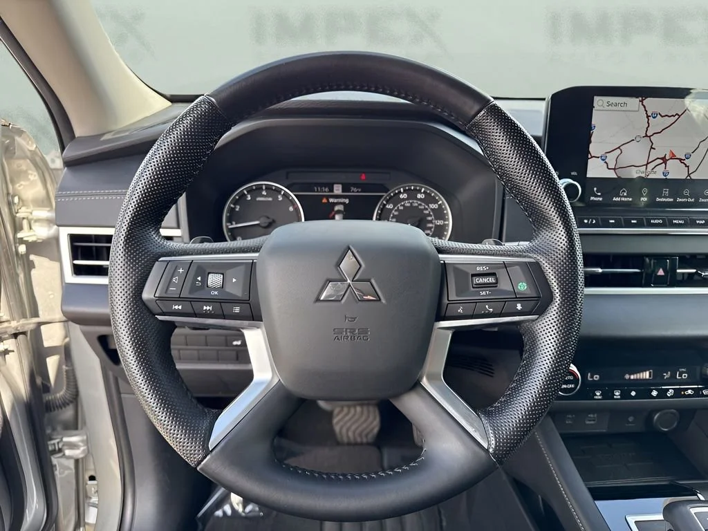 Used 2022 Silver Mitsubishi SE image 15