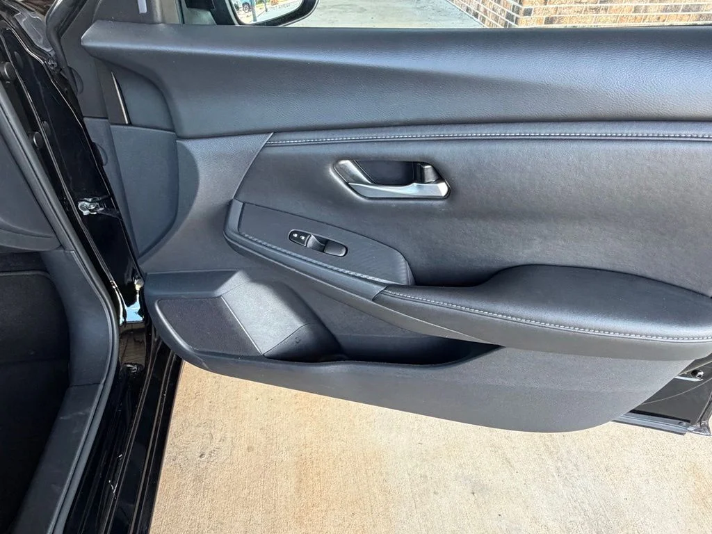 Used 2025 Super Black Nissan SV image 26