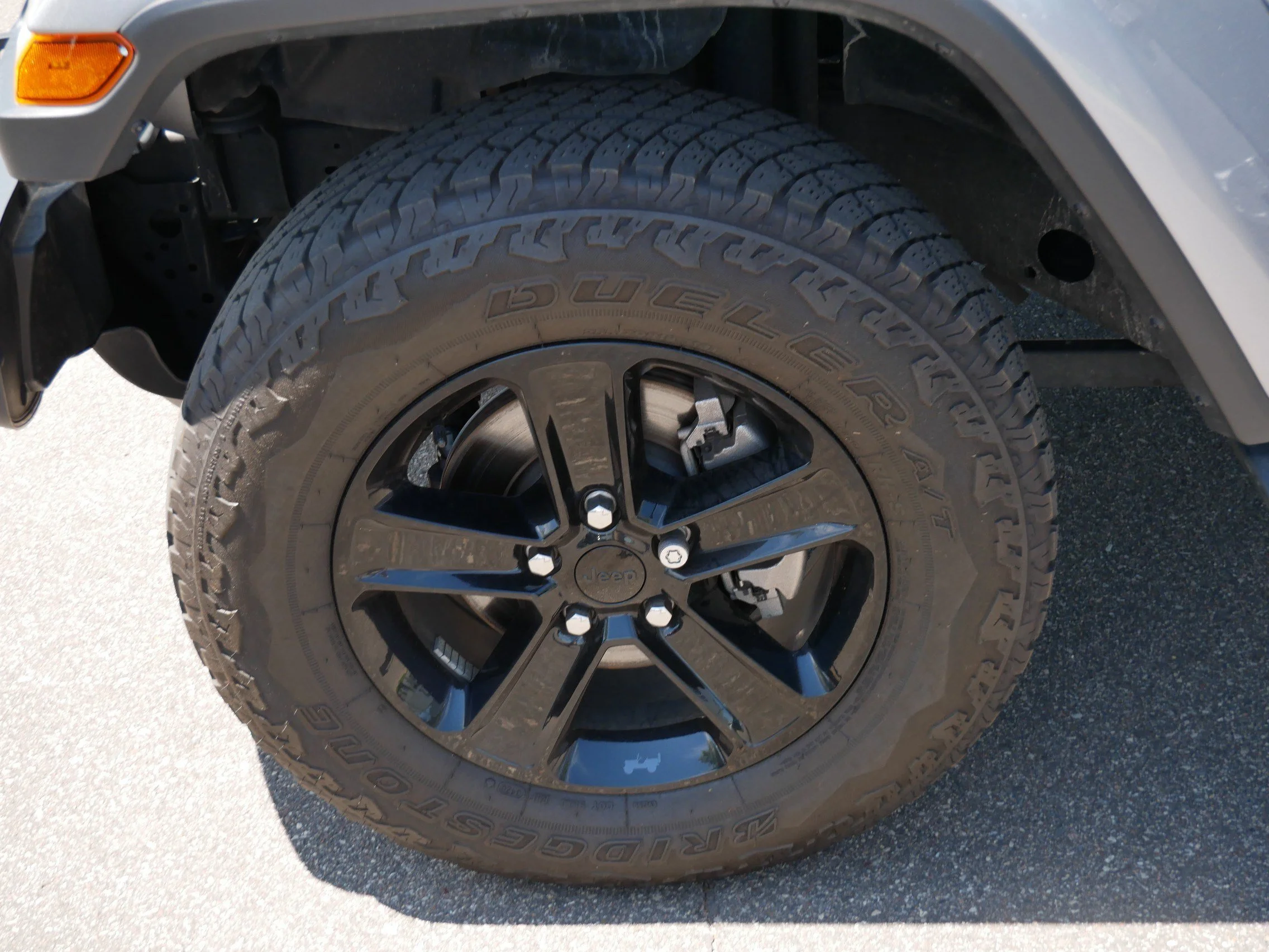 Used 2021 Billet Silver Metallic Clearcoat Jeep Unlimited Sahara Altitude image 15