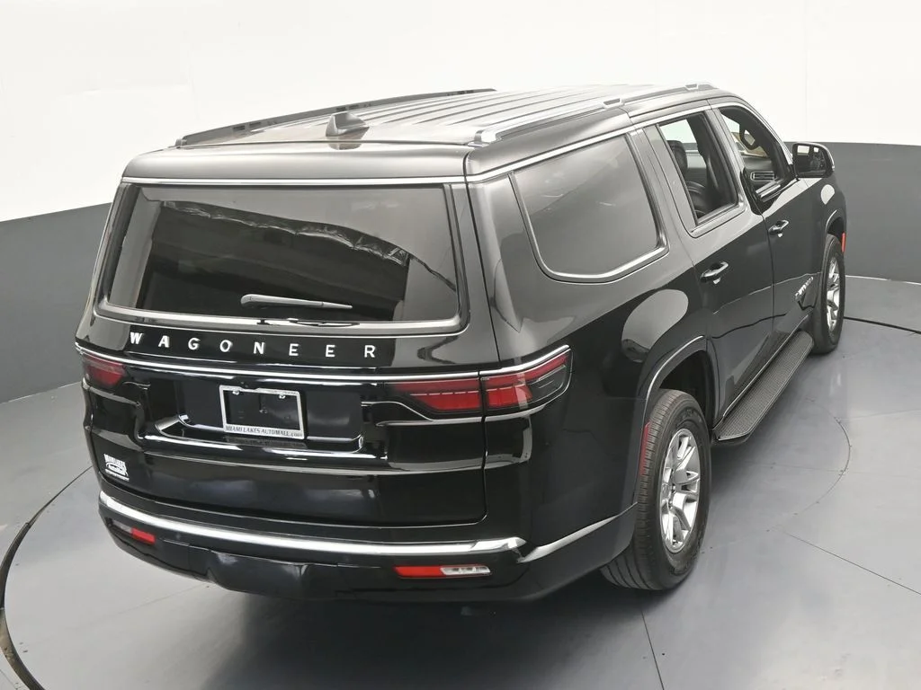 Used 2023 Diamond Black Crystal Pearlcoat Jeep Base image 57