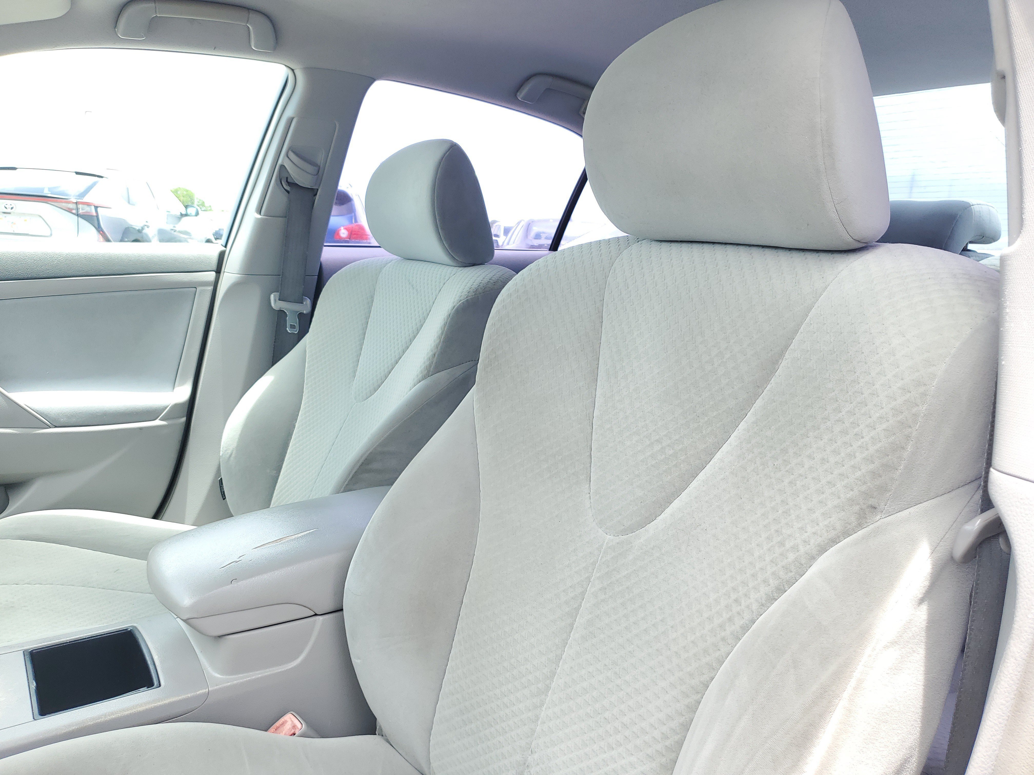 Used 2007 Silver Toyota LE image 16