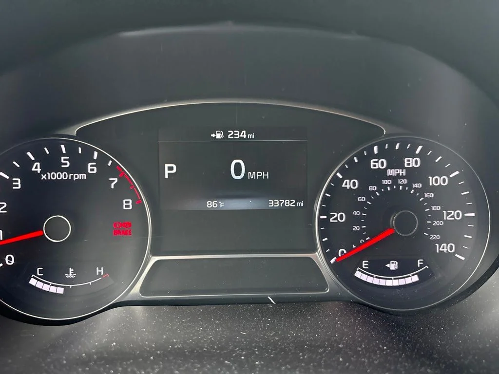Used 2018 Titanium Gray Kia Exclaim image 2