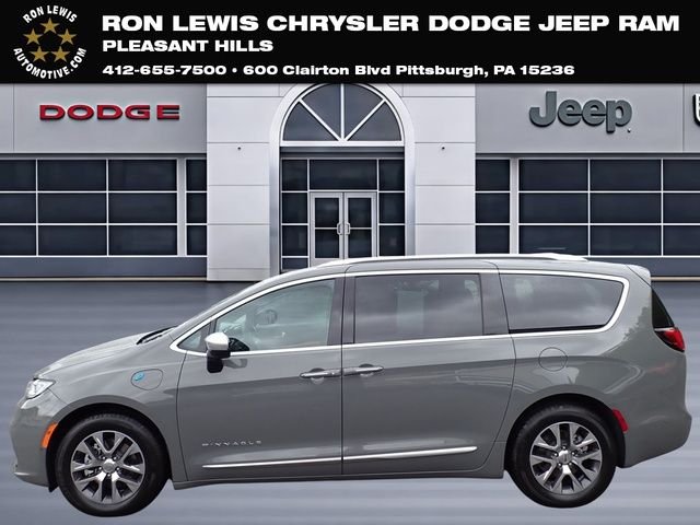 2023 Chrysler Pacifica Hybrid Pinnacle Hybrid's photo