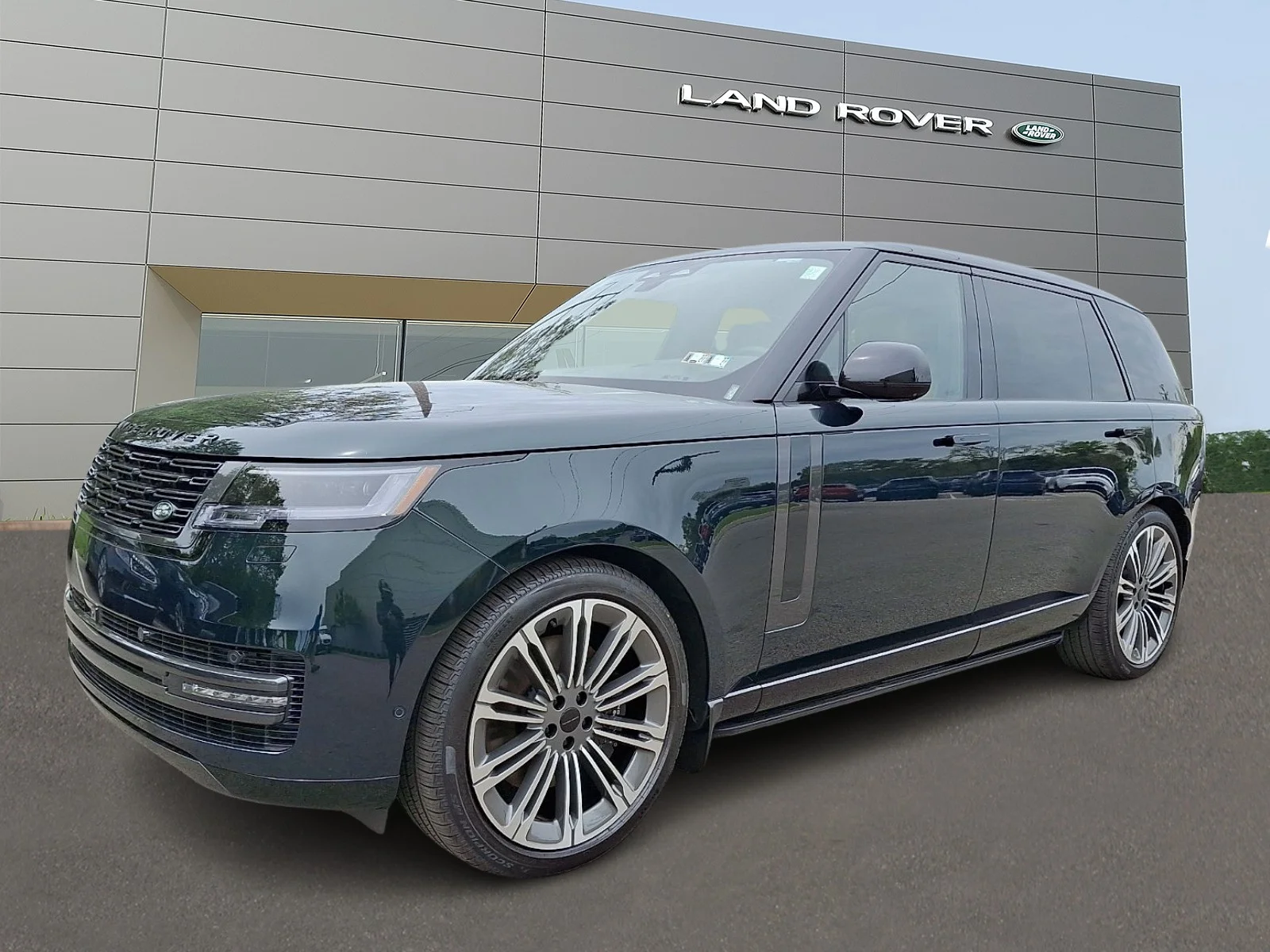 2026 Land Rover Range Rover 4.4 SE LWB 7's photo