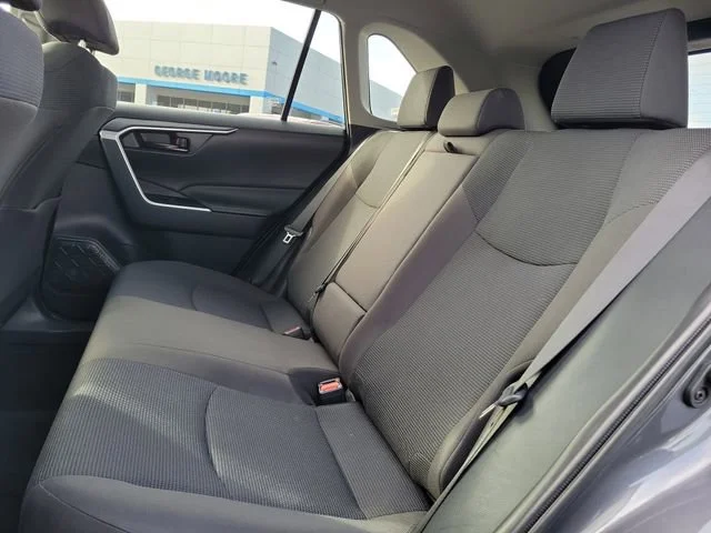 2024 Toyota RAV4 LE - Photo 9