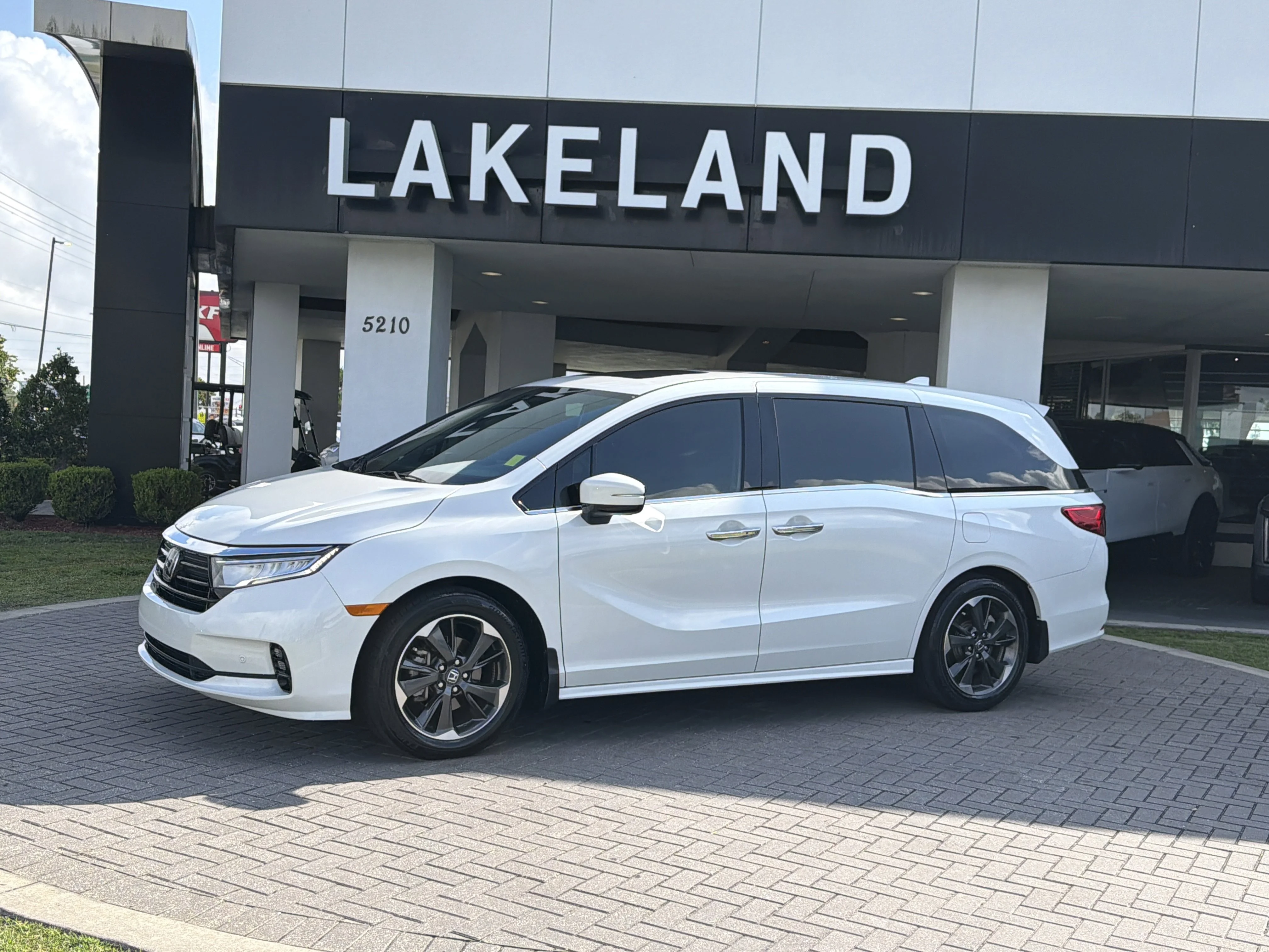 Used 2022 Platinum White Honda Elite image 2