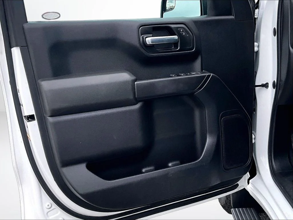 Used 2023 White Chevrolet Custom image 24