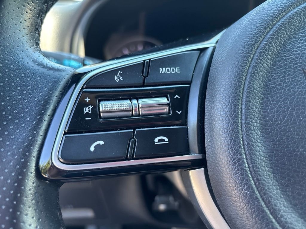 Used 2020 White Kia S image 24