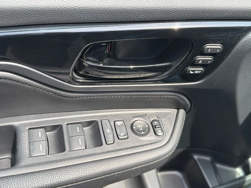 Used 2023 Silver Honda Touring image 18