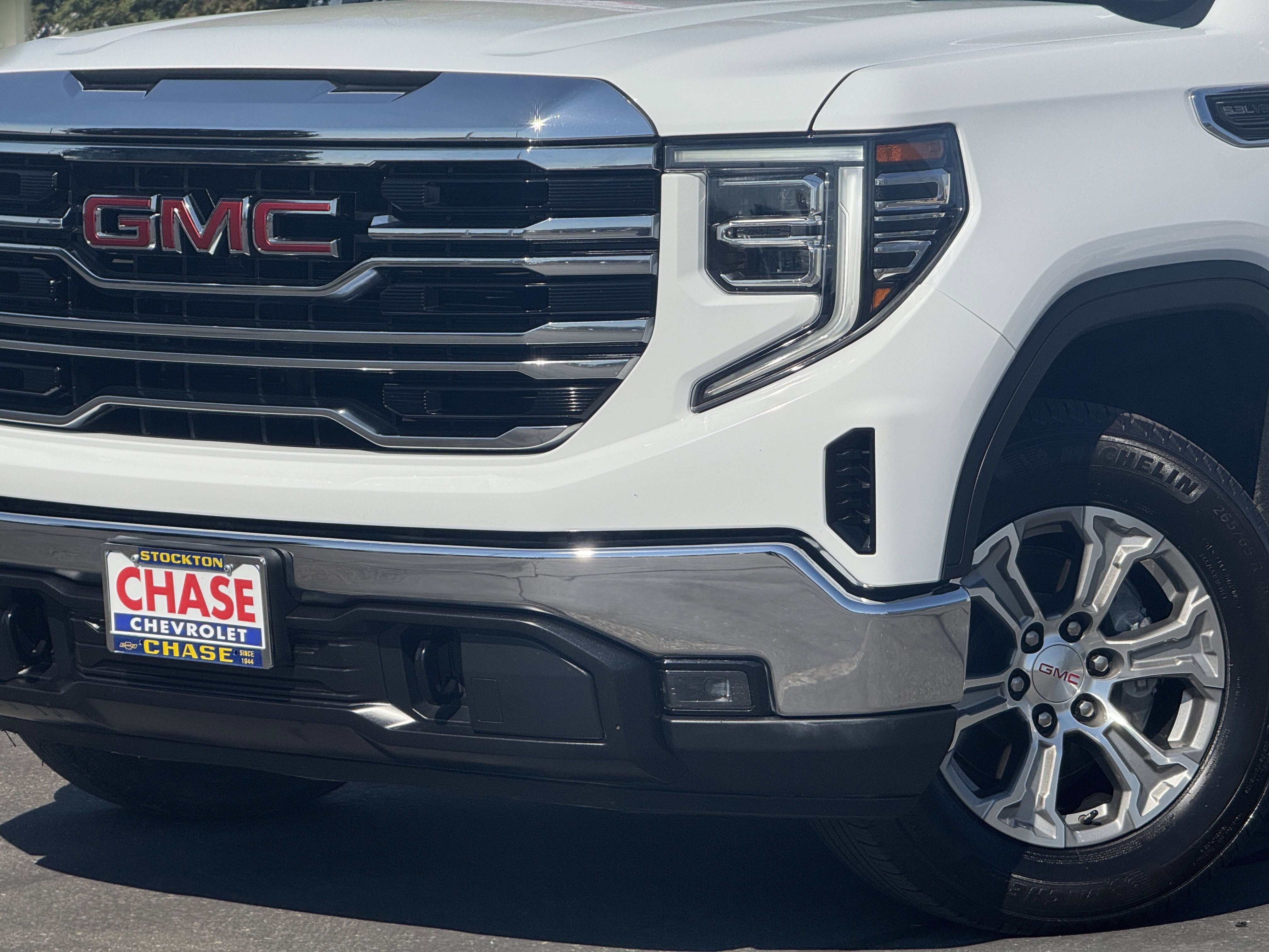 2024 GMC Sierra 1500 SLT - Photo 3