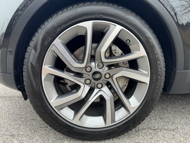 Used 2018 Land Rover Discovery HSE with VIN SALRR2RV1JA057898 for sale in Crown Point, IN