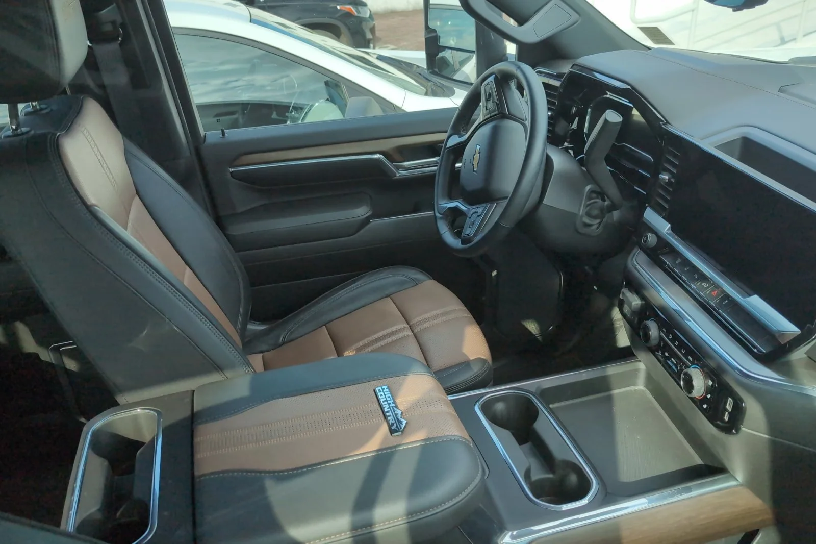 Used 2024 Summit White Chevrolet High Country image 5