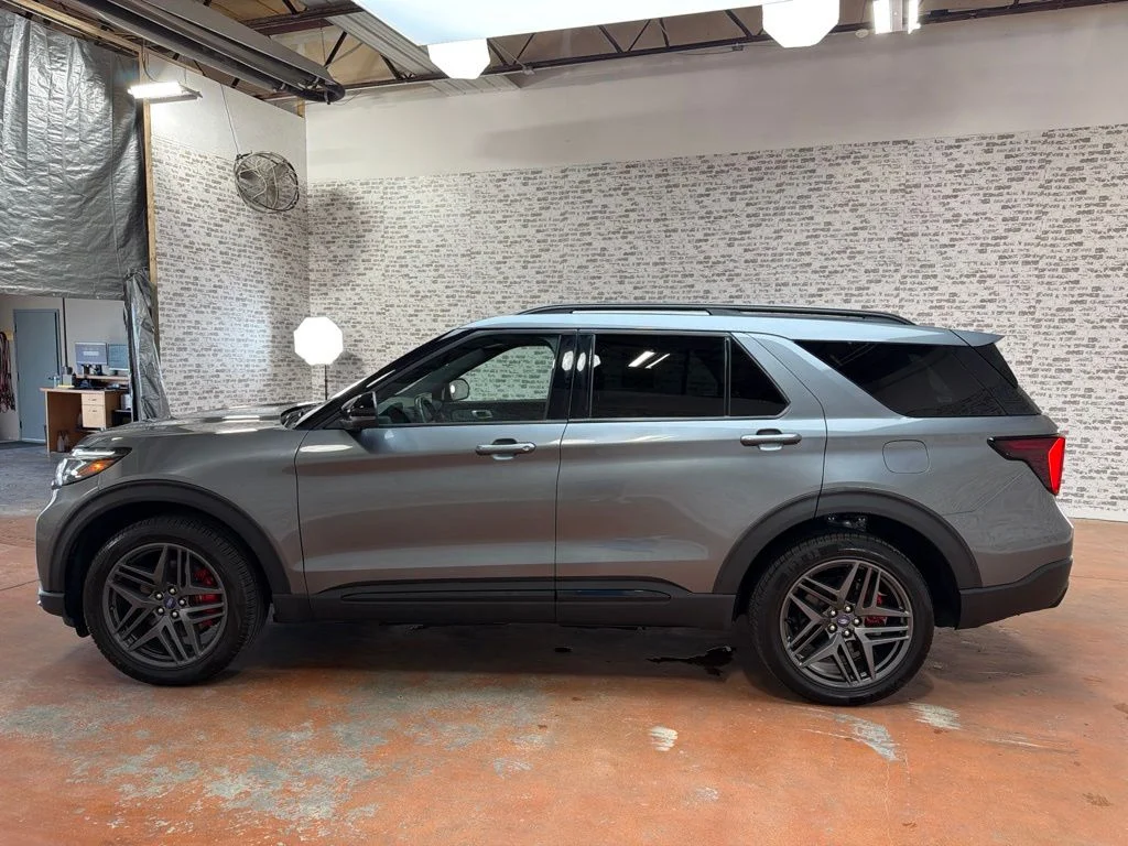 Used 2025 Carbonized Gray Metallic Ford ST-Line image 4