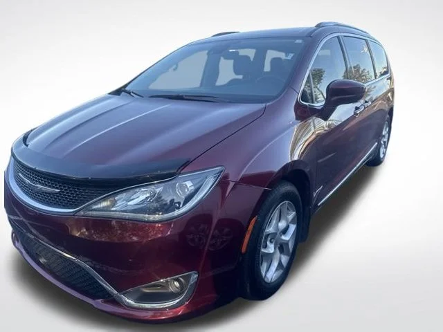 Used 2018 Red Chrysler Touring L Plus image 2