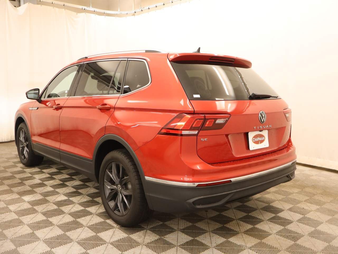 Used 2022 Kings Red Metallic Volkswagen SE image 3