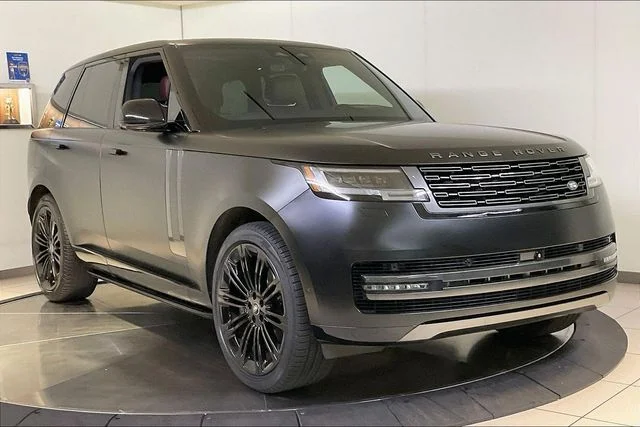 Used 2024 White Land Rover SE image 15