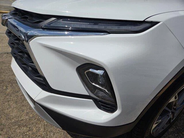 Used 2025 Summit White Chevrolet LT image 10