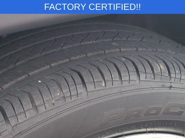 Used 2024  Jeep Limited image 11