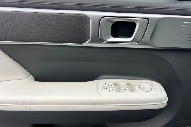 Used 2025 Silver Hyundai SEL image 11