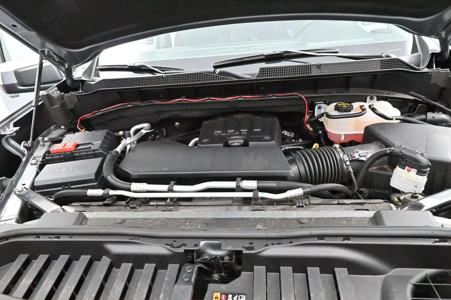 Used 2025 Sterling Gray Metallic Chevrolet LT image 37