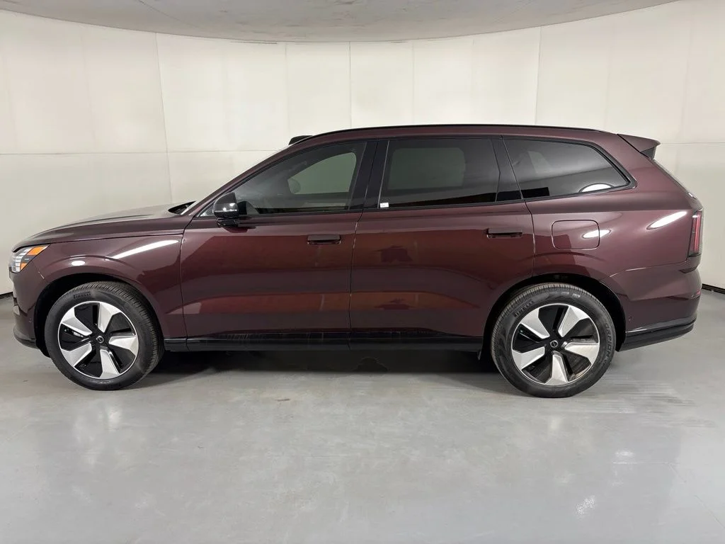Used 2025 Red Volvo Twin Motor electric Plus image 5