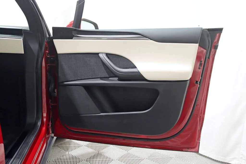 Used 2022 Red Tesla Plaid image 35