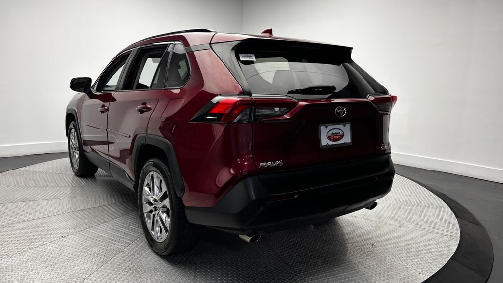 Used 2021 Red Toyota XLE Premium image 33
