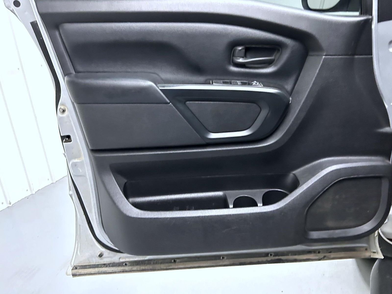 Used 2017 Silver Nissan S image 10