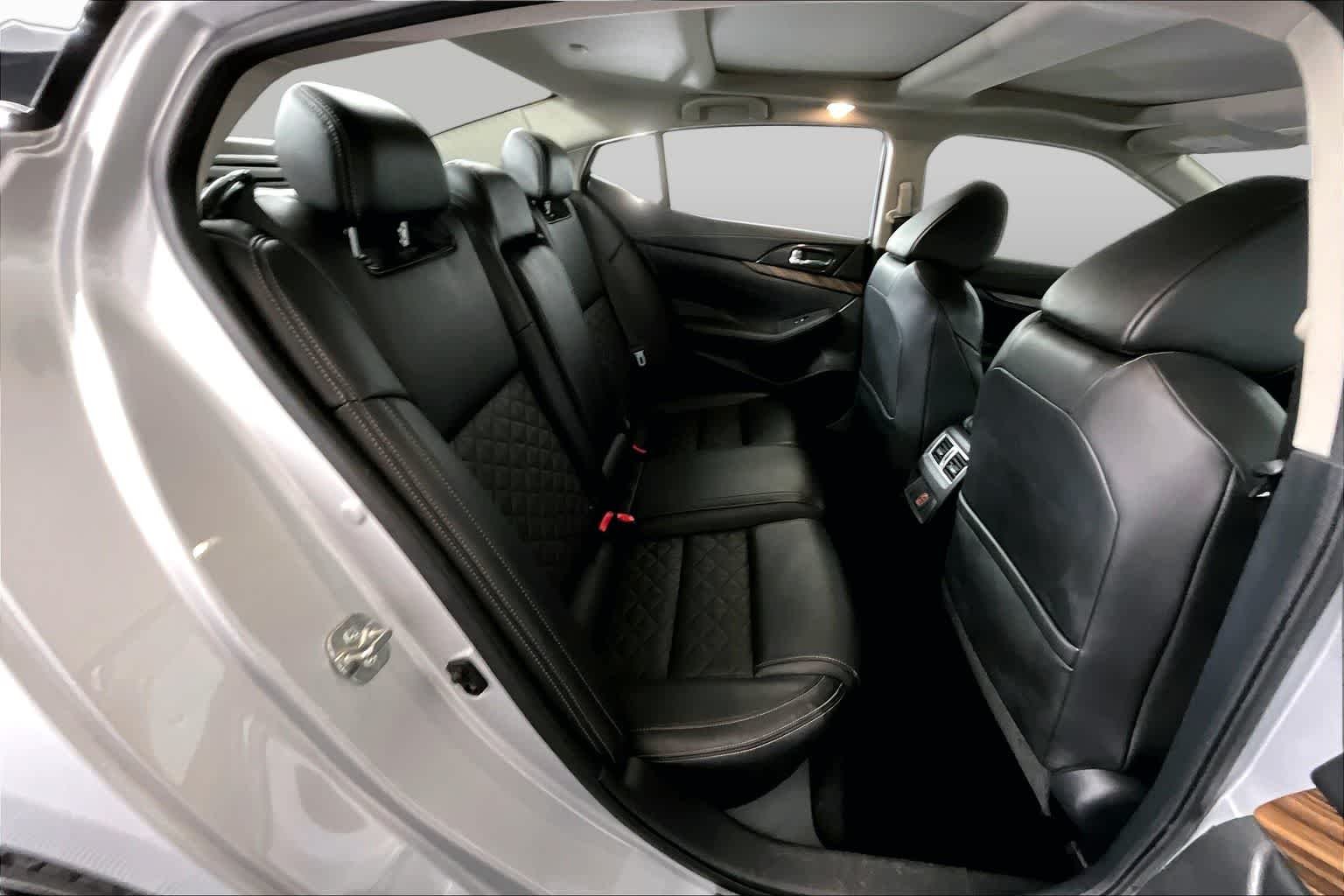 Used 2018 Brilliant Silver Nissan Platinum image 20