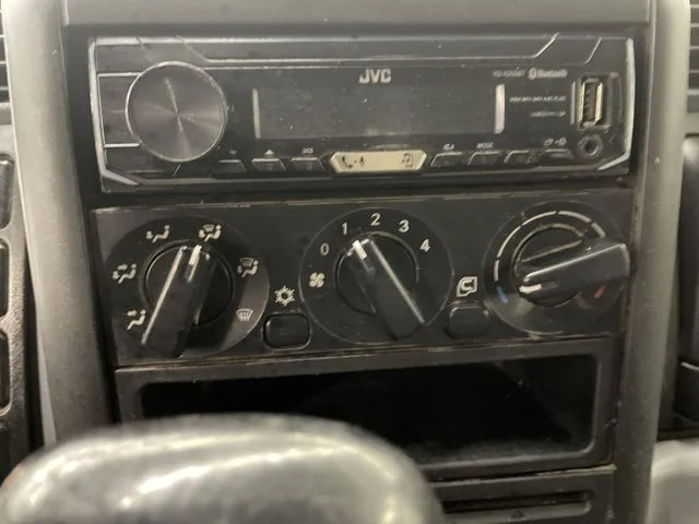 Used 2008 Green Mitsubishi  image 17