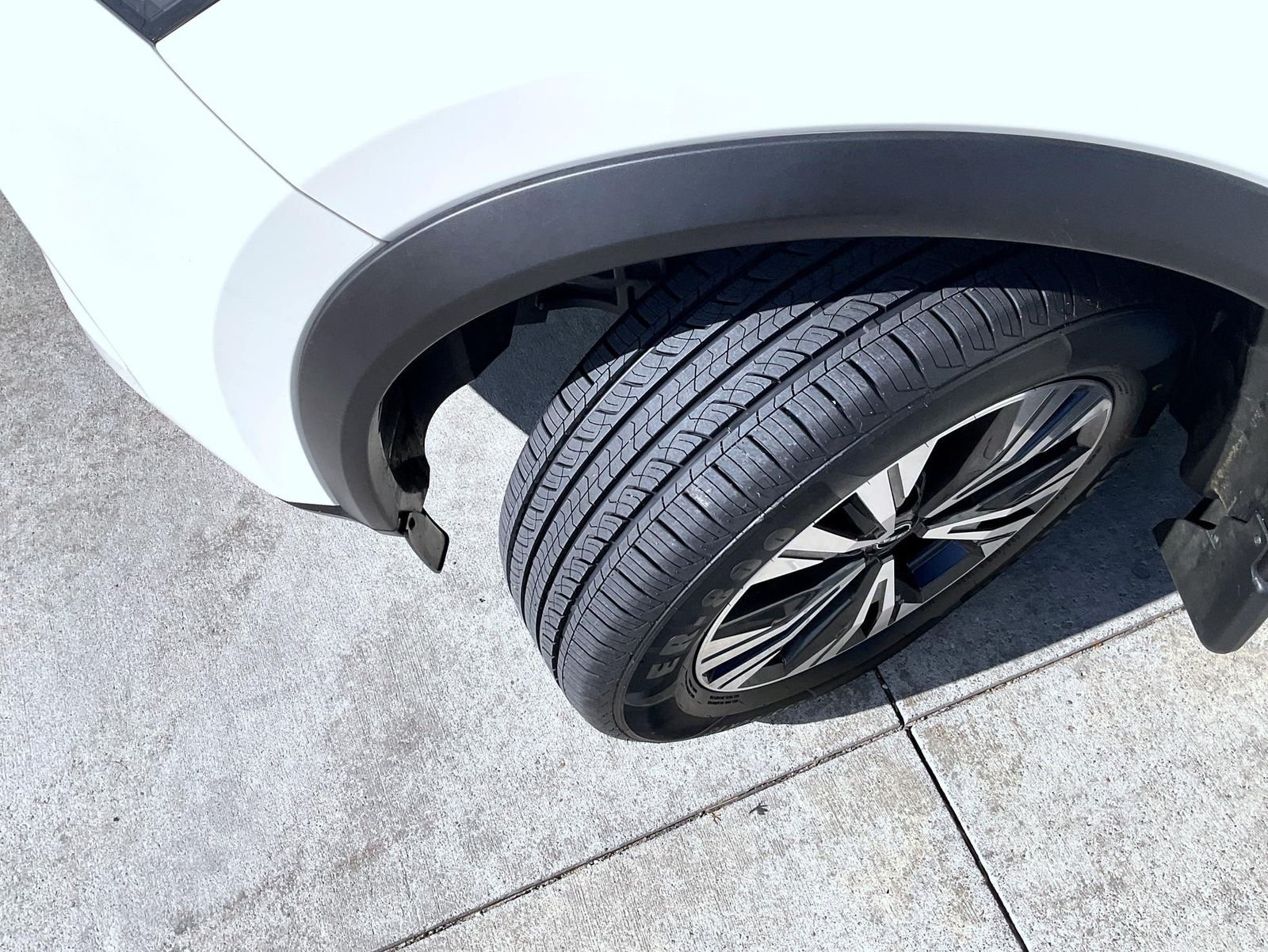Used 2023 White Nissan SV image 23